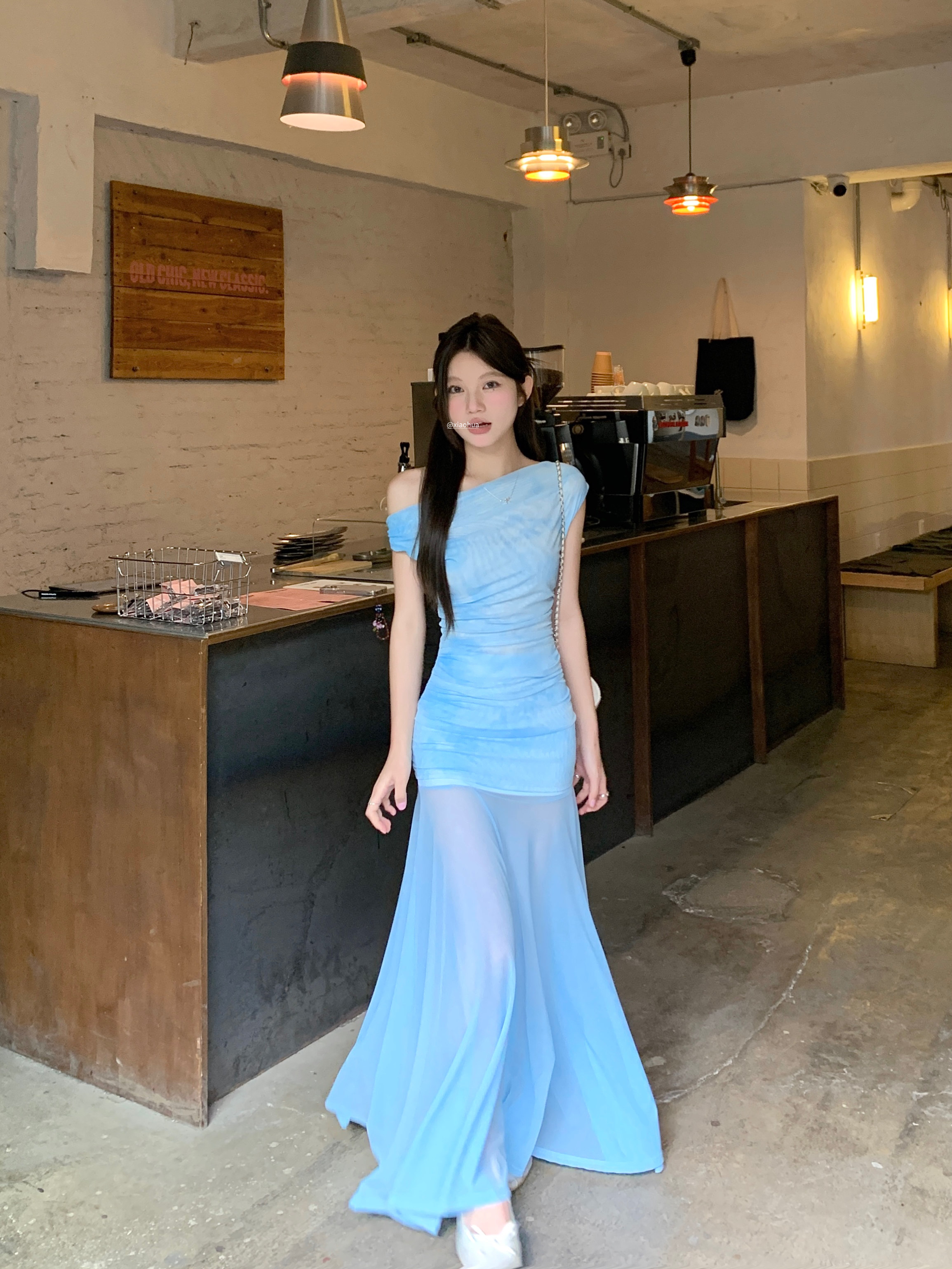 Real shot of salt tea blues French off-shoulder atmosphere slightly transparent A-line tulle suit skirt