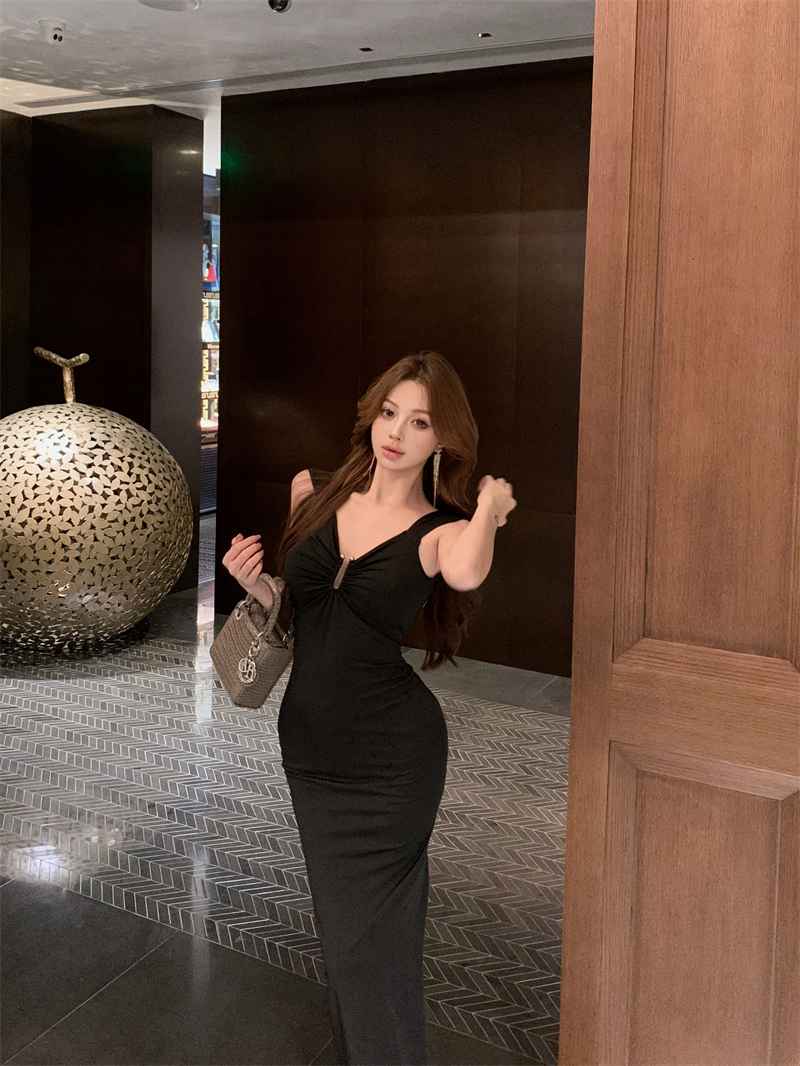 Real shot, a long dress with a small backless temperament, a small back-skinned dress