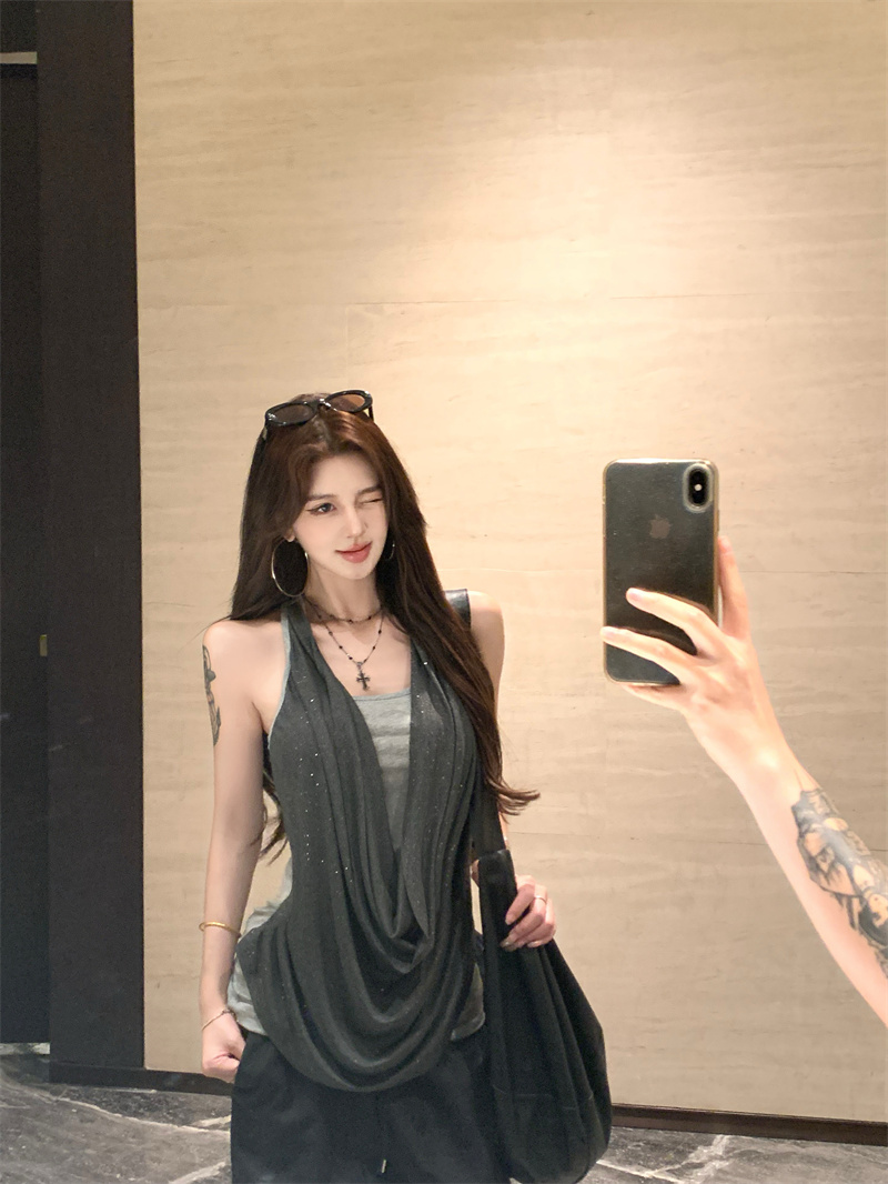 Real photos of the bright and shiny spring and summer Korean temperament sister with neck slim vest