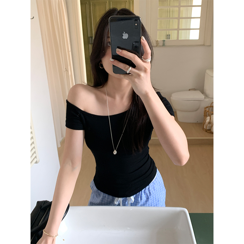Real shot of black sexy slanted shoulder short-sleeved T-shirt for women in 2025 summer new hot girl slim and slim silver top