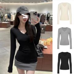 The hot girl’s pure and lustful basic style V-neck long-sleeved T-shirt for women in autumn slim fit thin base shirt