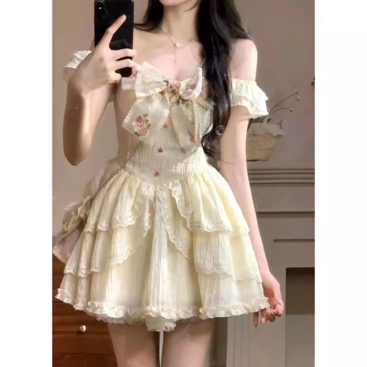 純欲少女風短裙女夏季收腰顯瘦減齡蕾絲拼接重工小飛袖公主連衣裙