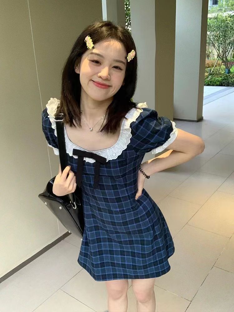 學院風小個子連衣裙女新款法式方領藍色格子泡泡袖收腰氣質裙子夏