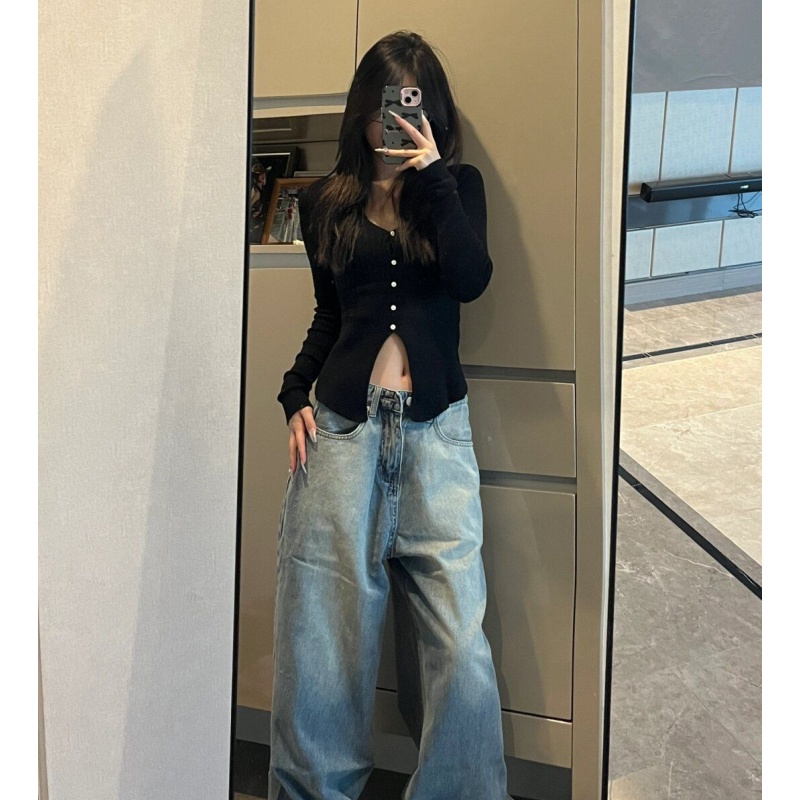 New spring outfit with small people with irregular design and slit waist to make them look slim and pure base sweater for women