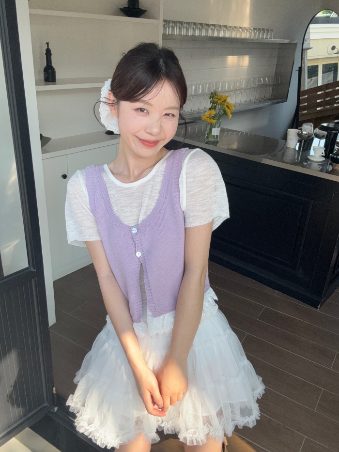 Real shot~ Korean version of simple and versatile T-shirt knitted lace vest + puffy skirt suit for women