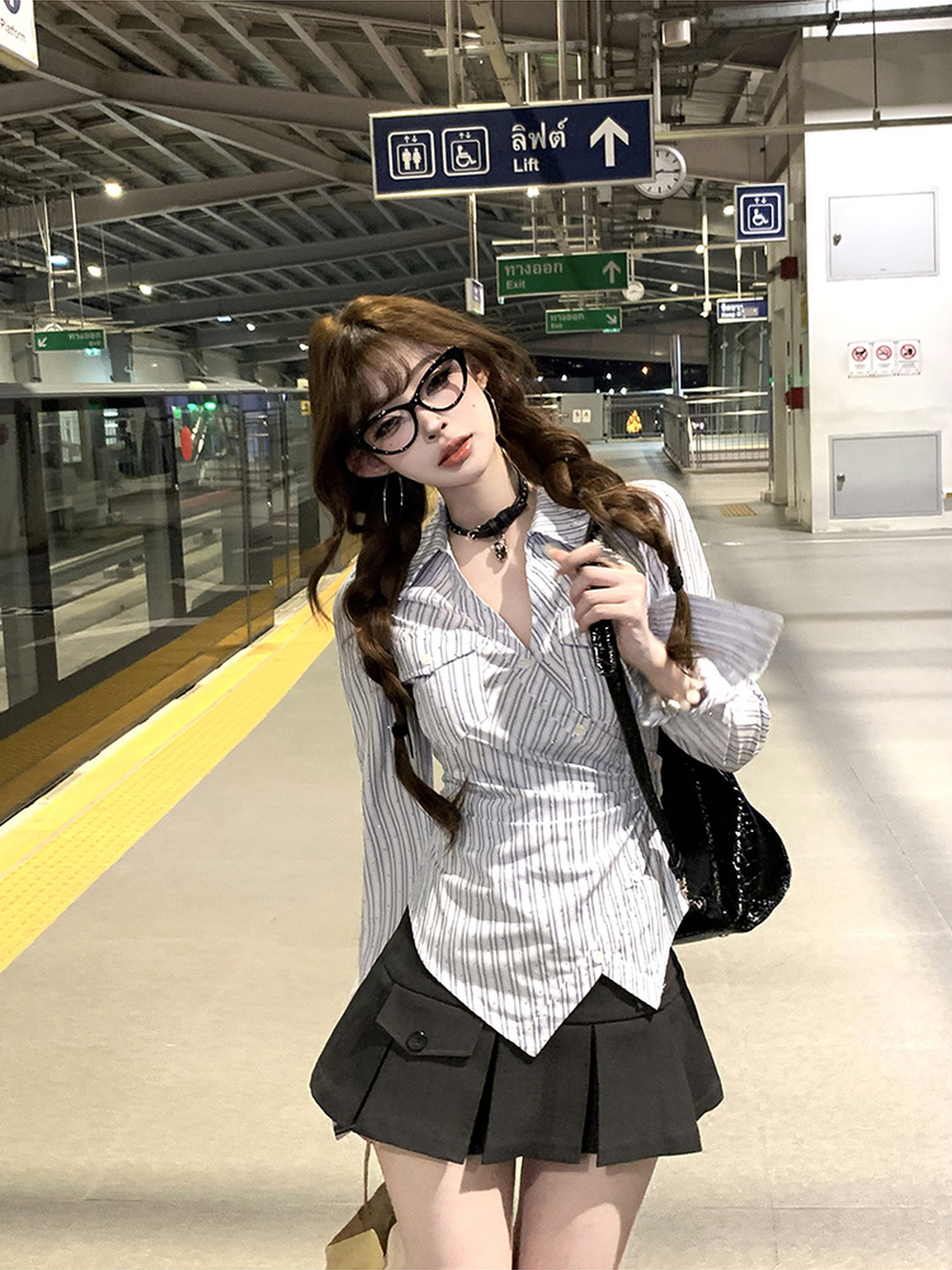 Seoul study room Korean version of blue striped iron diamond long sleeve v-neck shirt for women's college style waist-pinching shirt