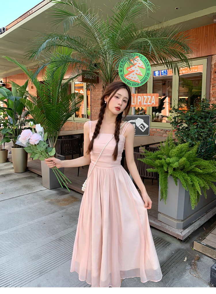 吾小畫淺春夏設計感氣質顯瘦約會度假粉色修身長裙吊帶抹胸連衣裙