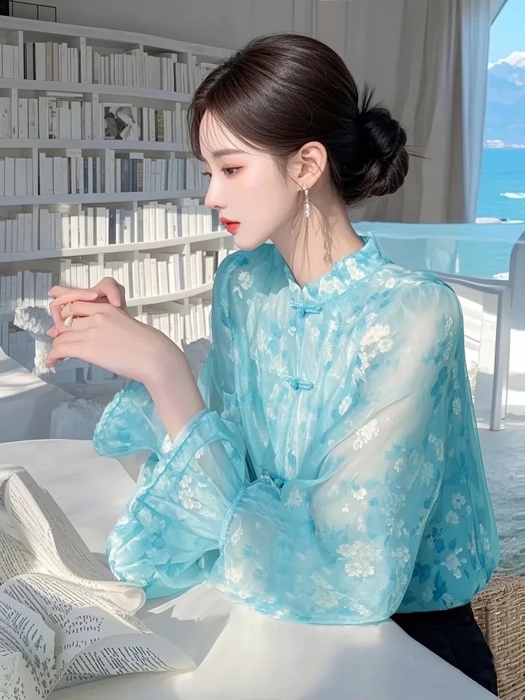 New Chinese style high-end Chinese style blue floral shirt for women 2025 early spring new fashionable age-reducing loose long-sleeved top