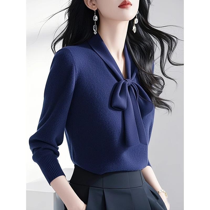 Fashionable retro and beautiful blue bow long-sleeved sweater knitted sweater for women in autumn and winter new high-end versatile shirt
