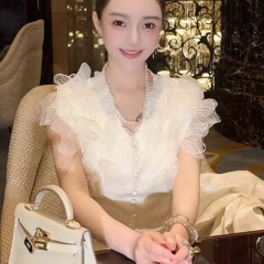 French lace splicing design knitted vest beautiful and fashionable outfit slim top 2025 fashionable new women