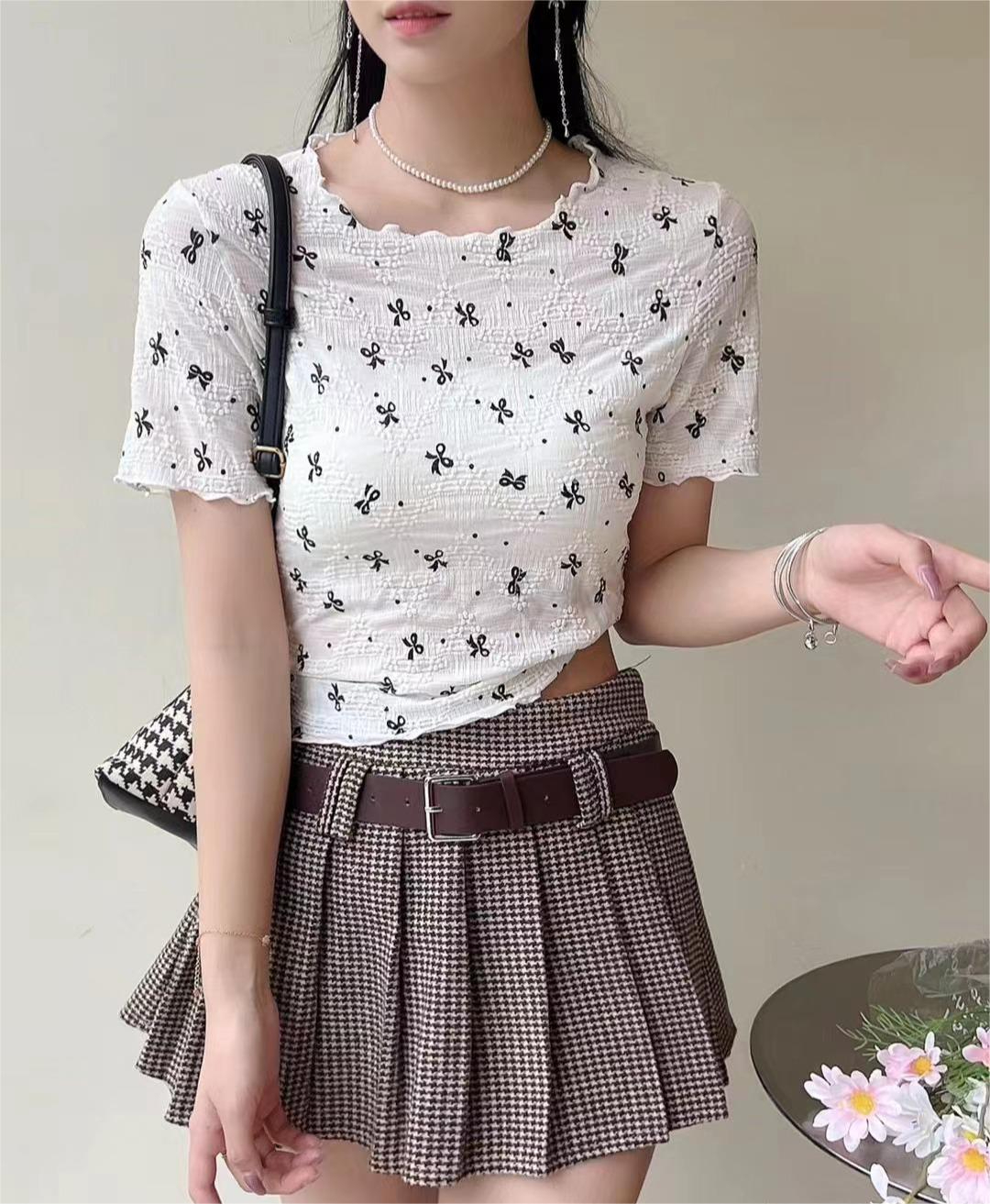 Shipped 2025 summer new Korean version sweet age-reducing black ears bow versatile short-sleeved top