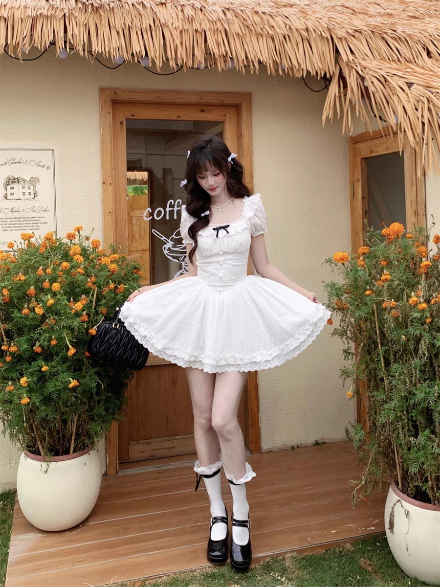 Unknown name French square collar puff sleeve dress sweet waist-hugging white princess puffy skirt