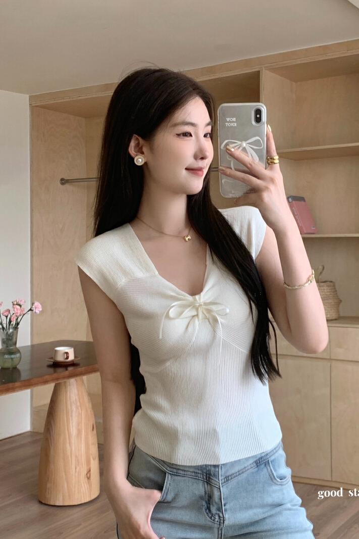 Shipped French sweet hot girl V-neck lace-up bow sleeveless slim sweater for women new summer