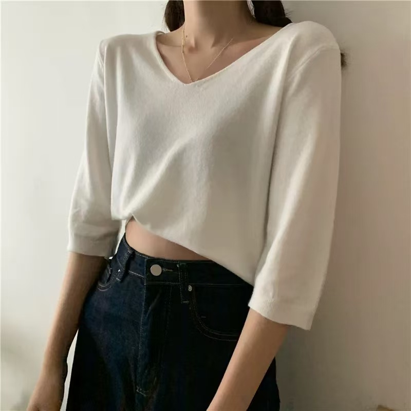Spring new ice silk sweater for women with 7-quarter sleeves thin summer v-necks, loose bottomed half-sleeved five-quarter top for women