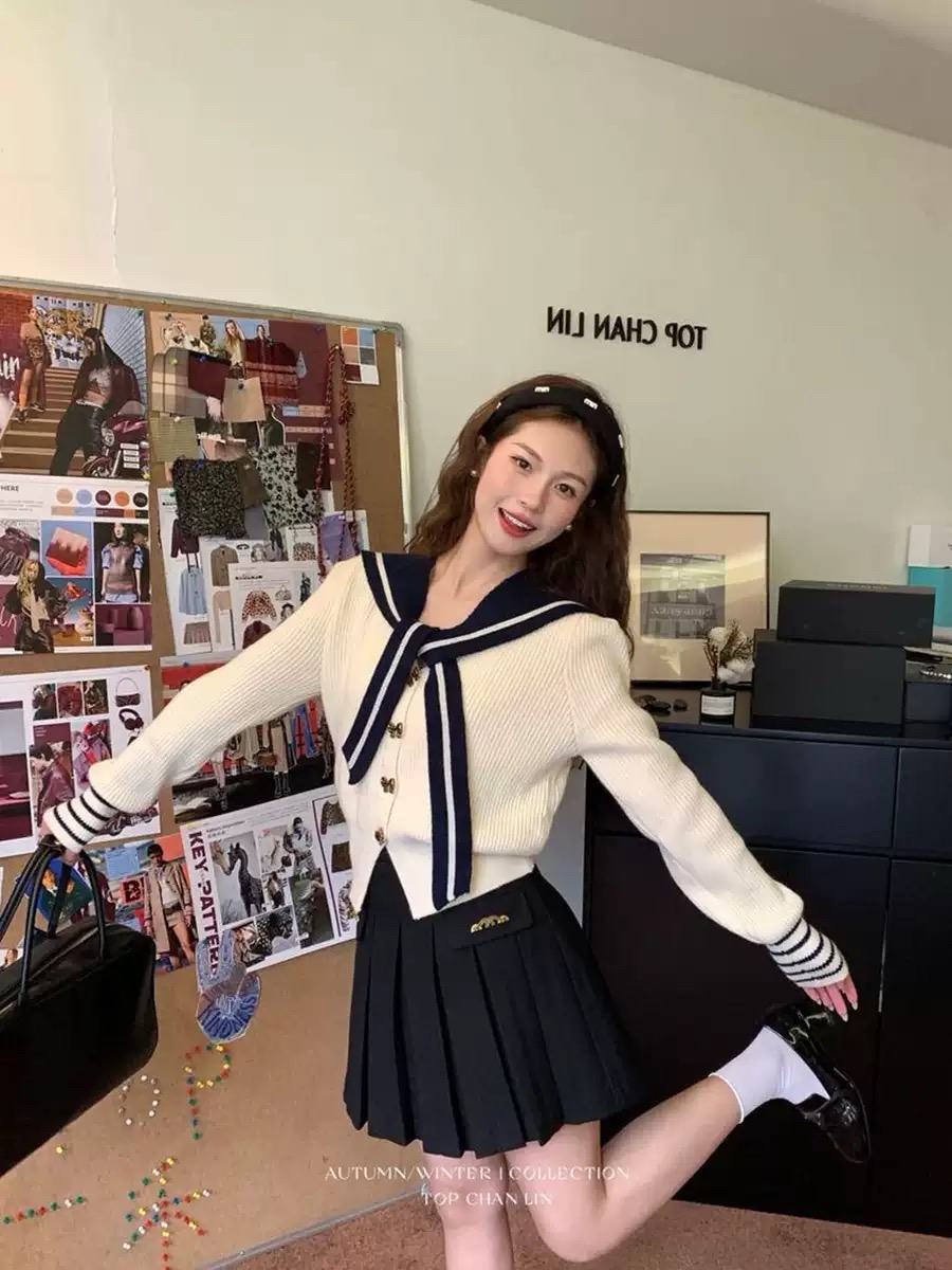 European station autumn and winter new style designer retro sweet contrasting color navy neck wool knit cardigan for women