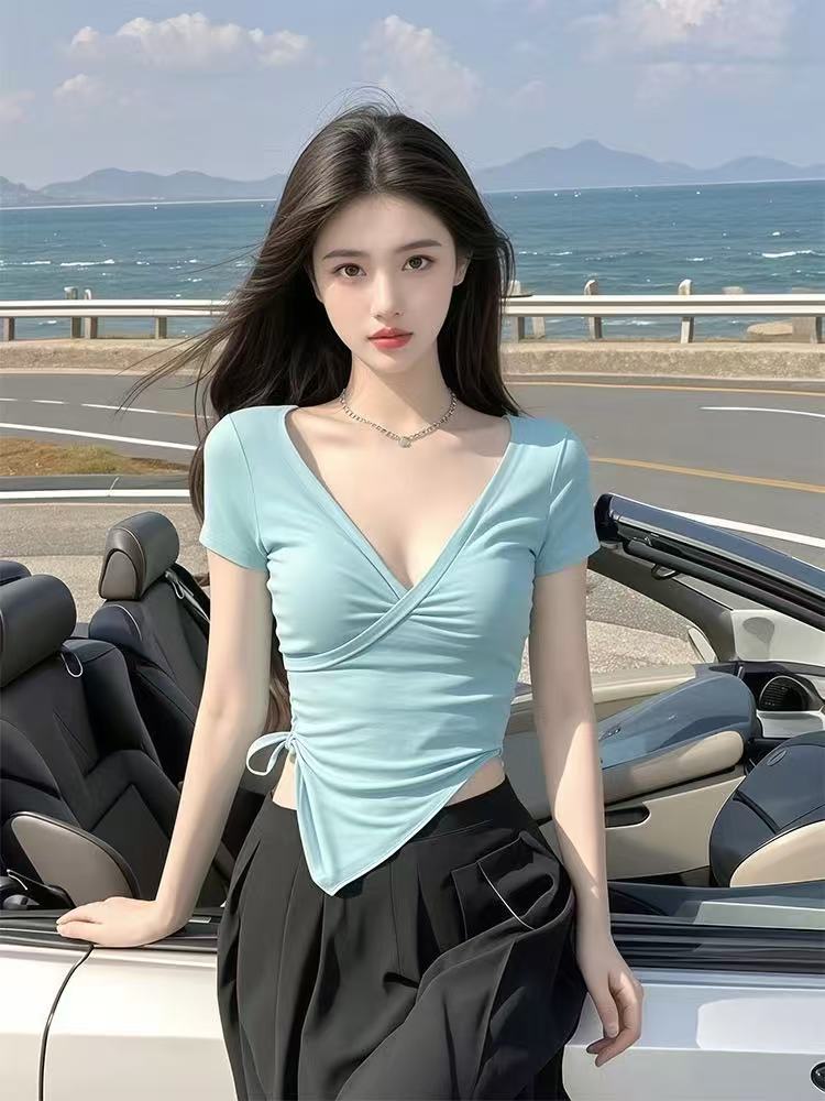 Blue V-neck Short-sleeved T-shirt for women 2025 new summer super beautiful unique and beautiful irregular short top