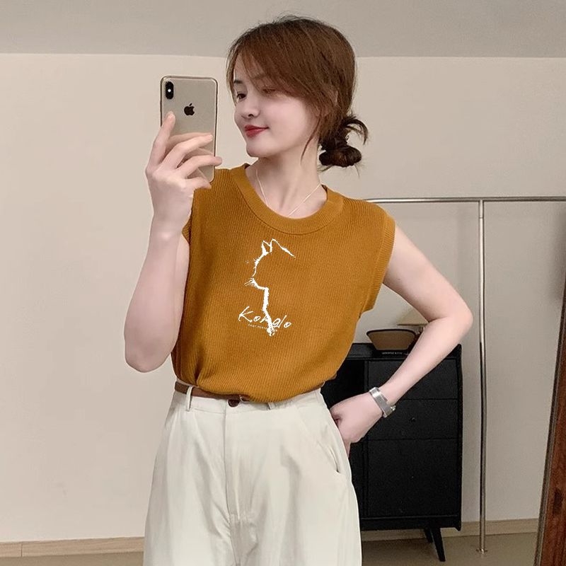 Green hot girl sleeveless vest for women in summer European goods shoulder top design niche thin ice silk knitted T-shirt