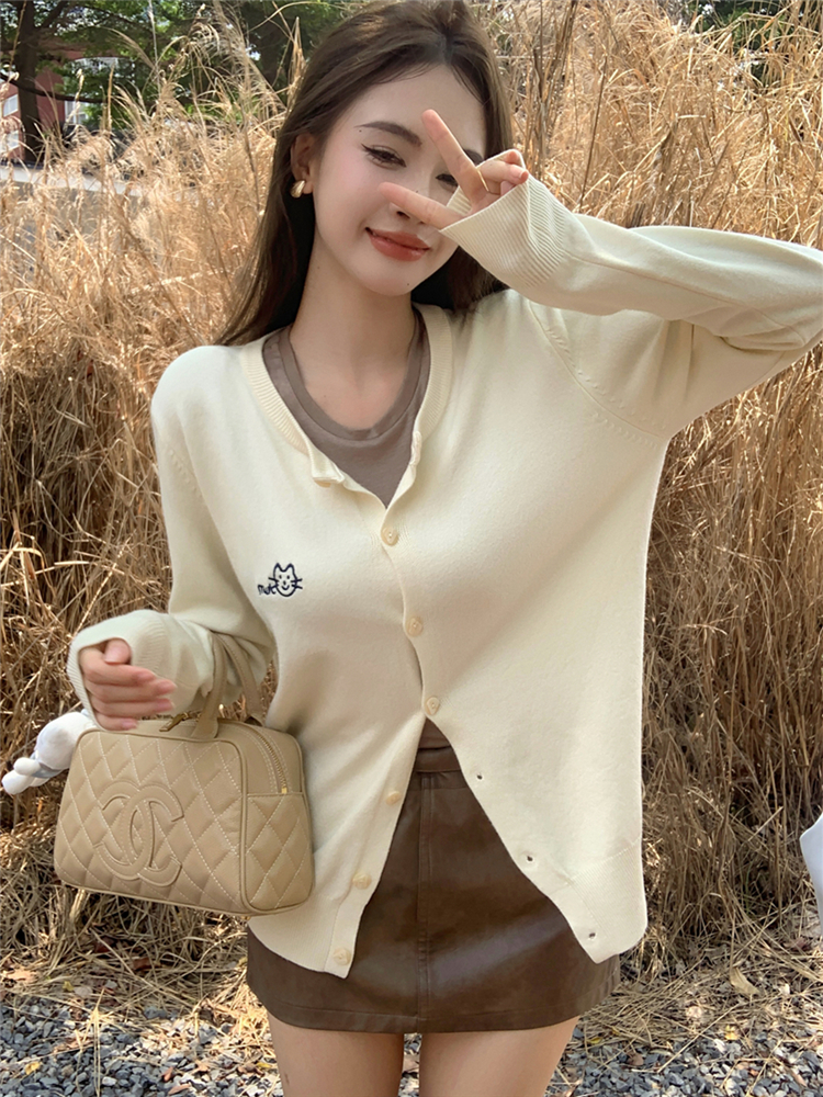 Embroidered kitten round neck breasted age reduction cardigan jacket for women in autumn layered casual knitted sweater thread