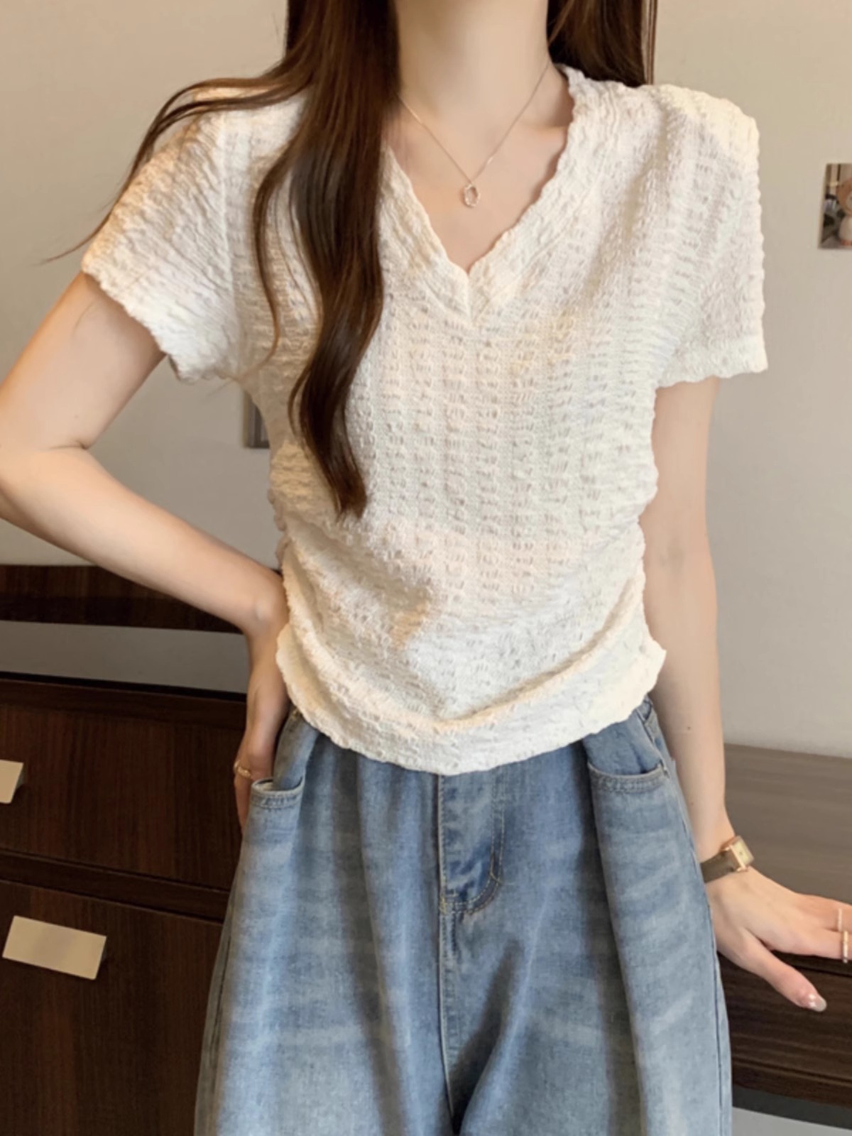 Shipped Design irregular short chiffon v-neck top for women in summer slimming pleated short-sleeved T-shirt