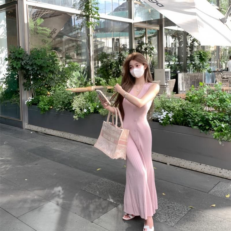 Sweet and spicy pink sleeveless vest dress for women in summer slim temperament knitted short skirt v-neck waist a-line skirt