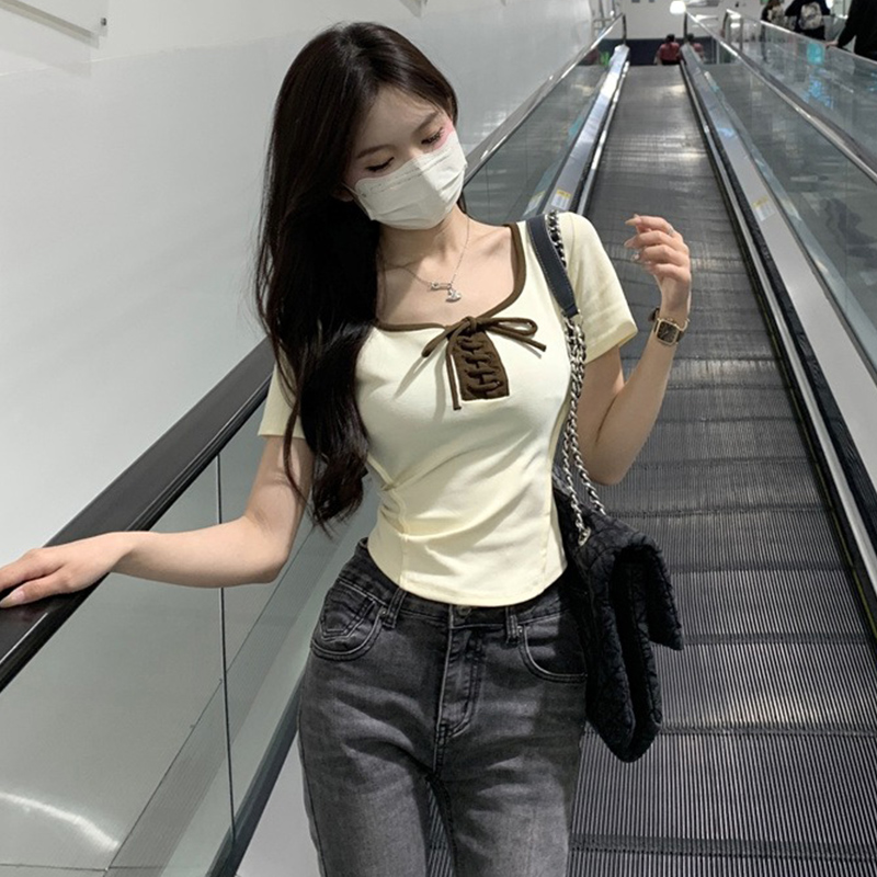 Shipped Design-sensory square collar strap T-shirt for women in summer Korean style slim short sweet and spicy front shoulder top