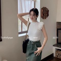 The famous young love style knitted vest for women with short loose inner tops and bottoming shirts for summer