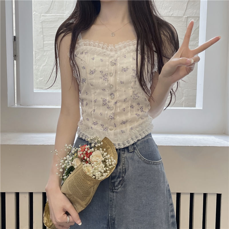 Has shipped French lace beautiful back wrap with chest pads, wearing a vest and suspender sexy hot girl top