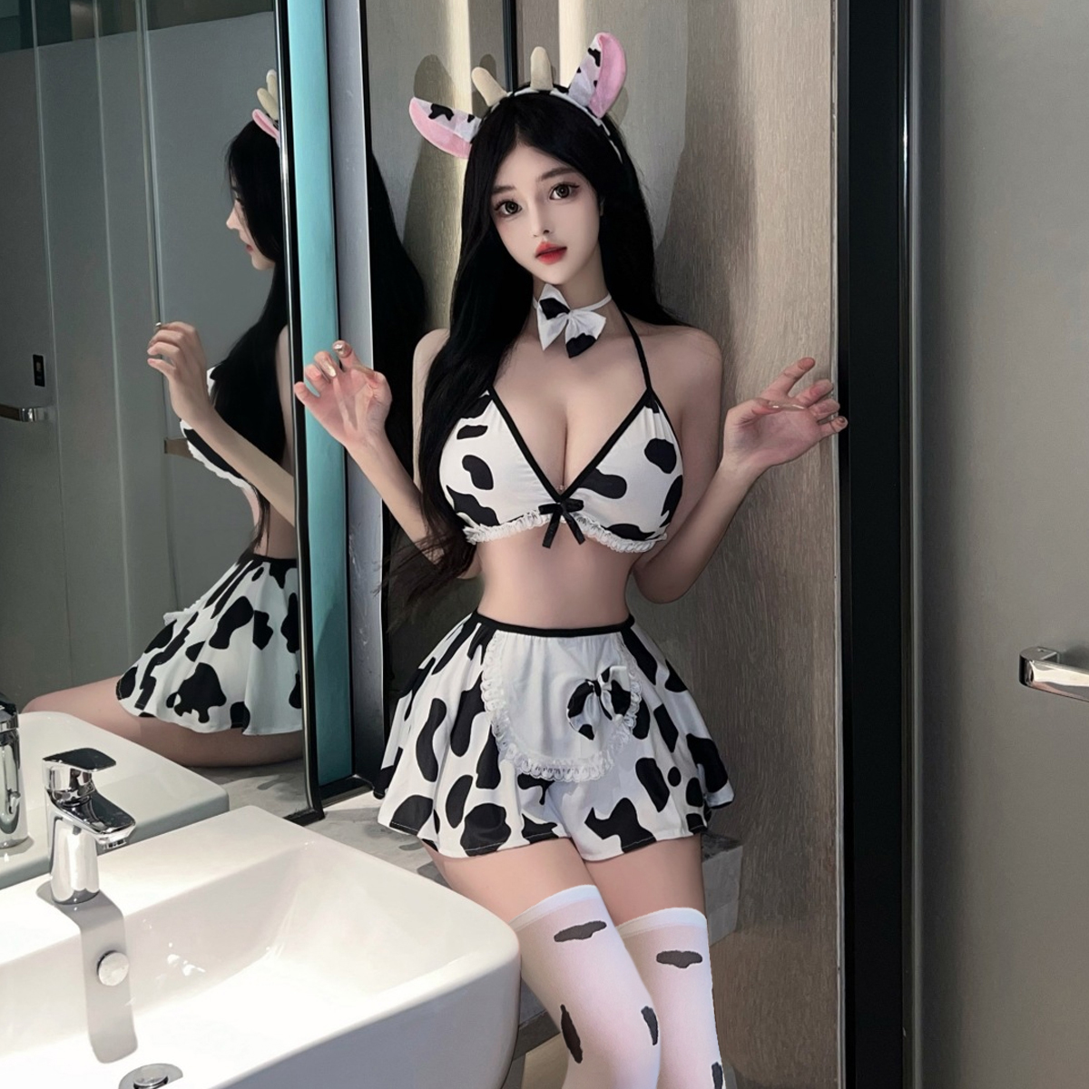 Internet celebrity cos maid outfit honeymoon pajamas sexy black and white cow art photo set bikini and short skirt