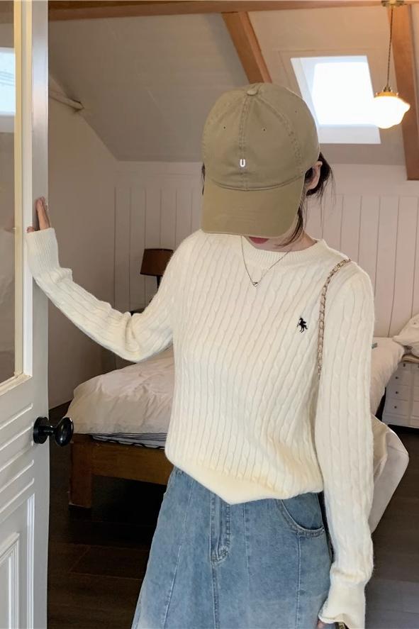 College style beige thick sweater top for women in autumn and winter design embroidery twist sweater inner base coat