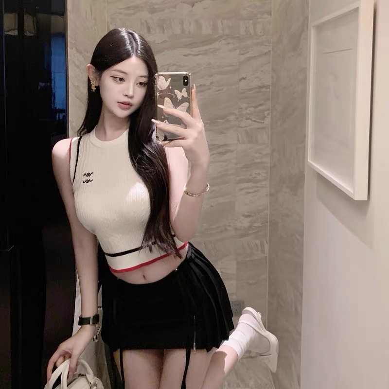 Shipped Summer Twist Thin Style Small Flavor Sleeveless Knitted Vest Women's Short Slim Knitted Top