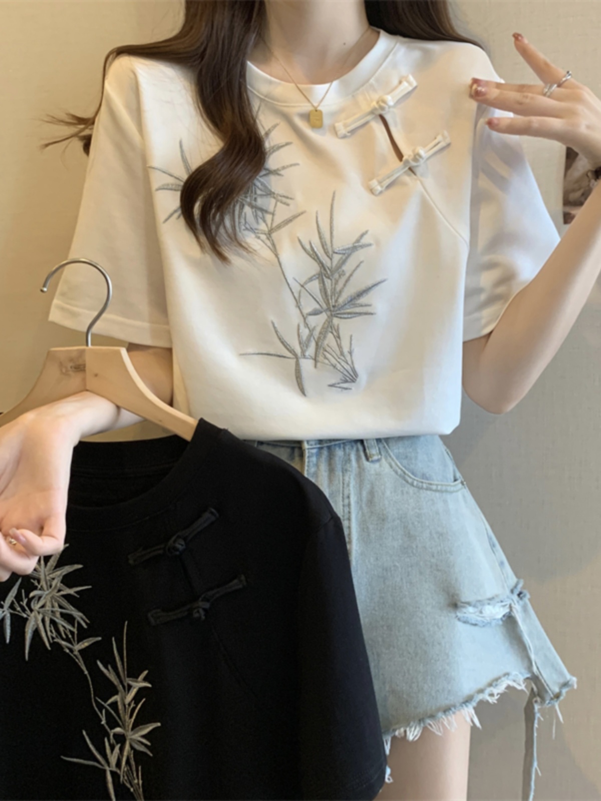 Shipped New Chinese style embroidered short-sleeved T-shirt for women's summer base shirt to make them look slim top