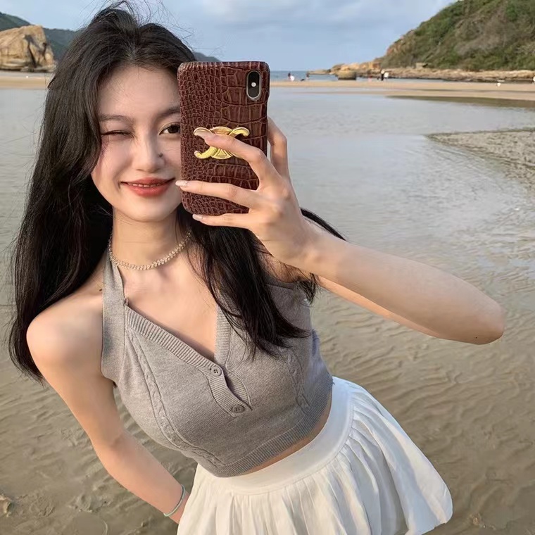 Has shipped French niche sexy neck halter vest for women in autumn sweet hot girl style top super hot