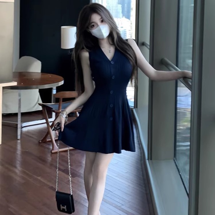 Sleeveless vest dress for women, new summer slim fit and age-reducing temperament, slim knitted A-line skirt