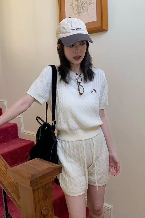 Shipped Slim pullover embroidered twist short-sleeved sweater 2025 summer new round neck set