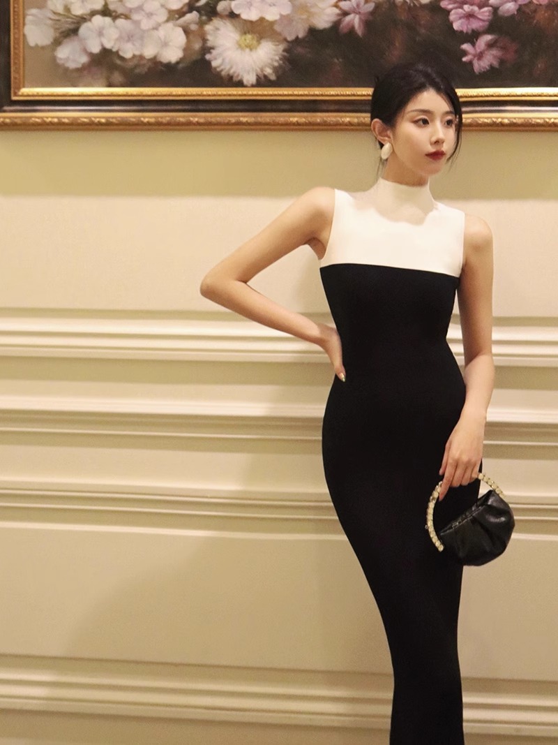 Shipped Slim Dress for Women in Summer Contrast Colors and Waistless Sleeveless Slit French Temperament Hip-wrapped Long Skirt