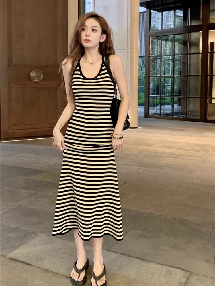 Shipped knitted dress for women summer French age-reducing backless pure slim fit and slim hip-packing long skirt