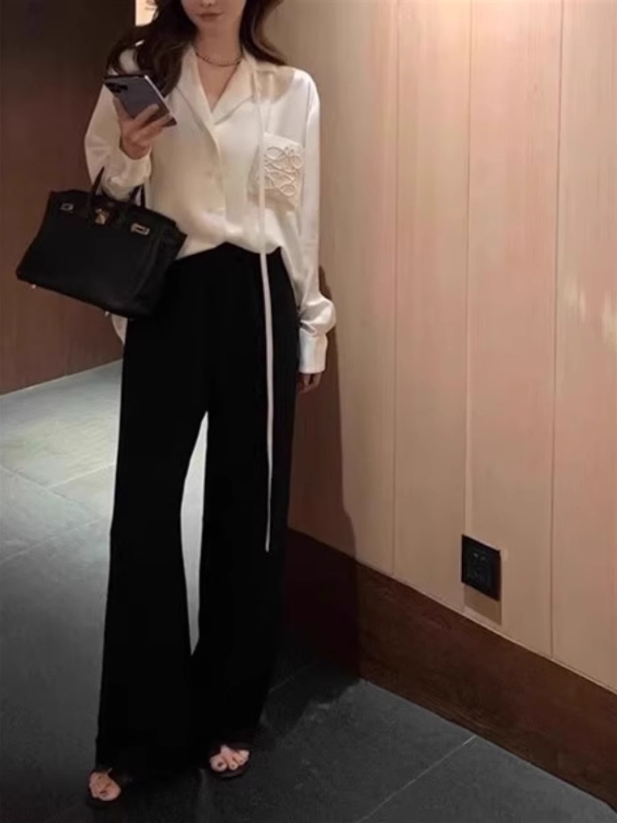 Shipped White shirt for women's spring and autumn design niche French chic top v-neck acetate satin long sleeves