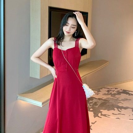 Shipped New summer style black temperament sexy off-shoulder slim long retro Hepburn suspender skirt