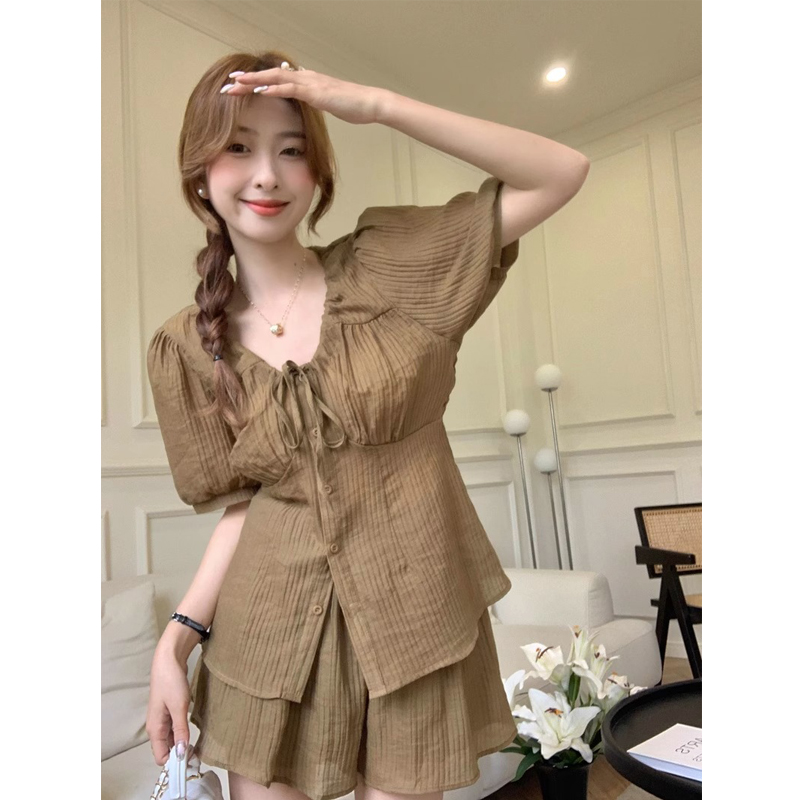 Shipped workmanship and temperament V-neck strap puff sleeve top elastic shorts for women, two-piece set for slimming