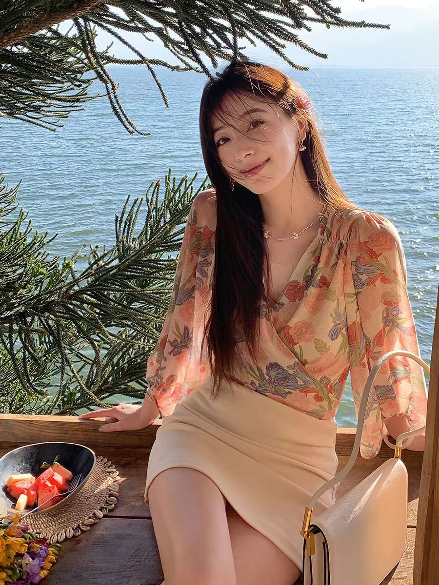 Shipped Fashionable floral shirt for women's summer new design niche shirt long-sleeved top