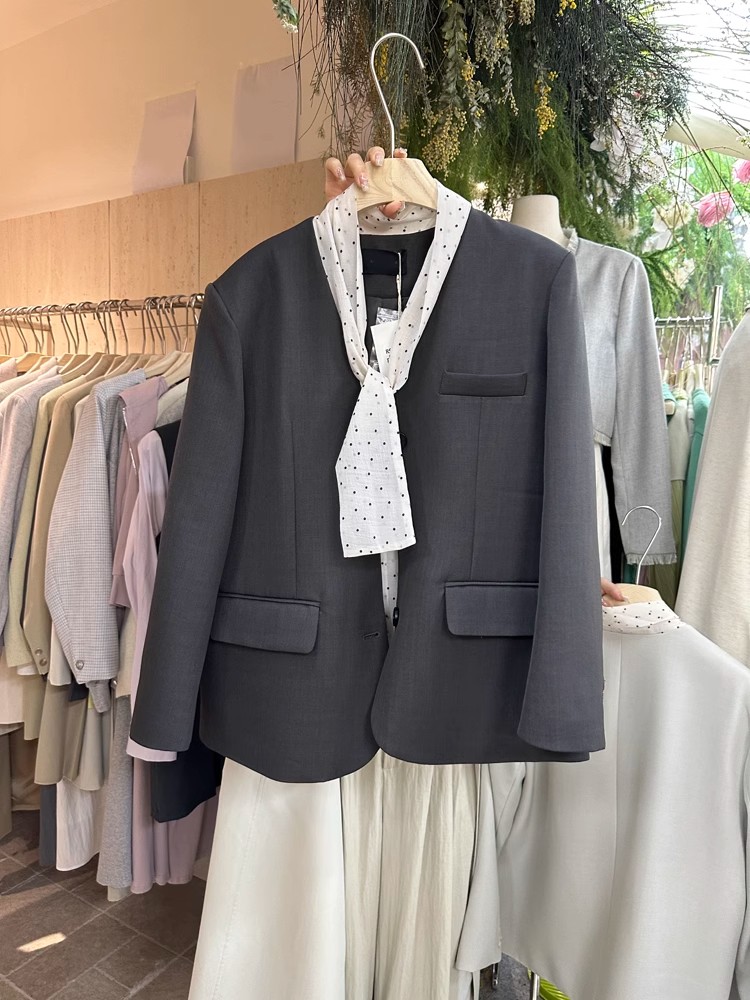 Has shipped 2025 Spring and Autumn New Korean version loose spliced ​​polka dot scarf mid-length design and versatile temperament