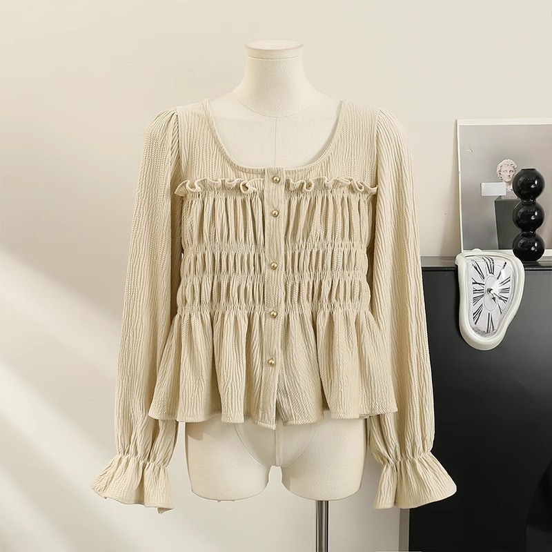 Shipped 2025 spring French retro round neck pleated wood earrings age-reducing waist-hugging top