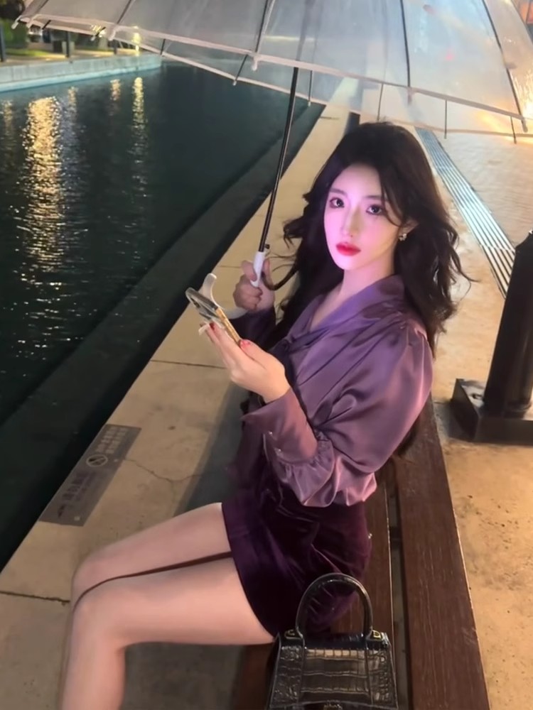 Shipped French temperament purple v-neck streamer satin shirt for women in spring and autumn 2025 Korean high-waisted hip skirt
