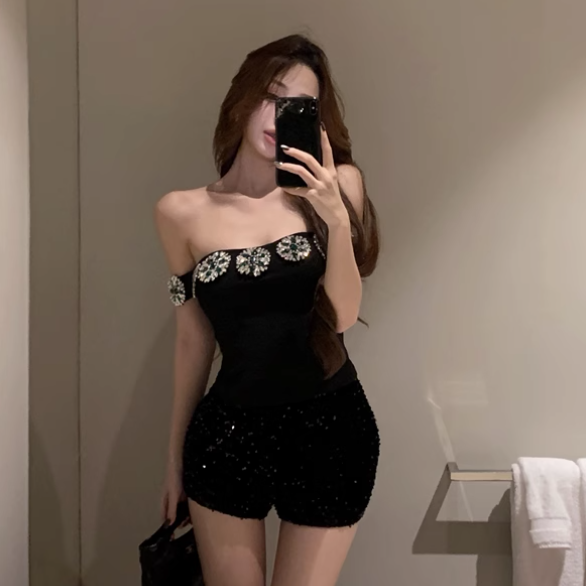 Shipped Short suspender strap vest for women in autumn and winter high-end slim fit inner and pure and beautiful top outside