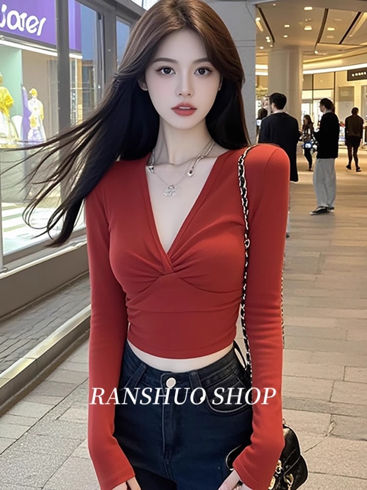 Shipped hot girl temperament red V-neck unique and beautiful small top for women autumn
