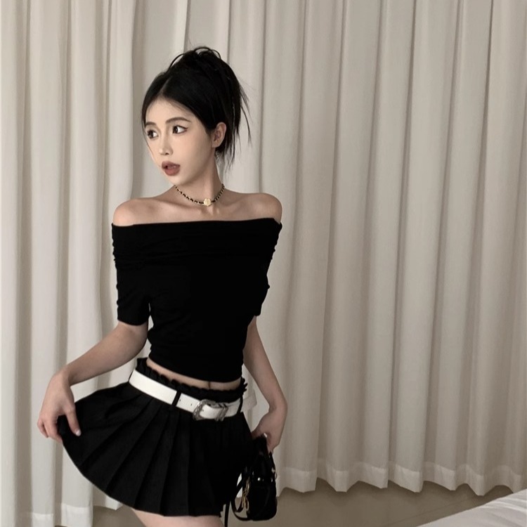 Shipped One-shoulder top summer design is unique and slim and straight shoulder versatile short-sleeved T-shirt base shirt