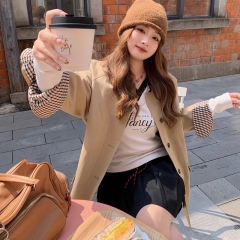 Shipped Slim body shirt black and white color-blocked chicken heart collar long sleeve T-shirt