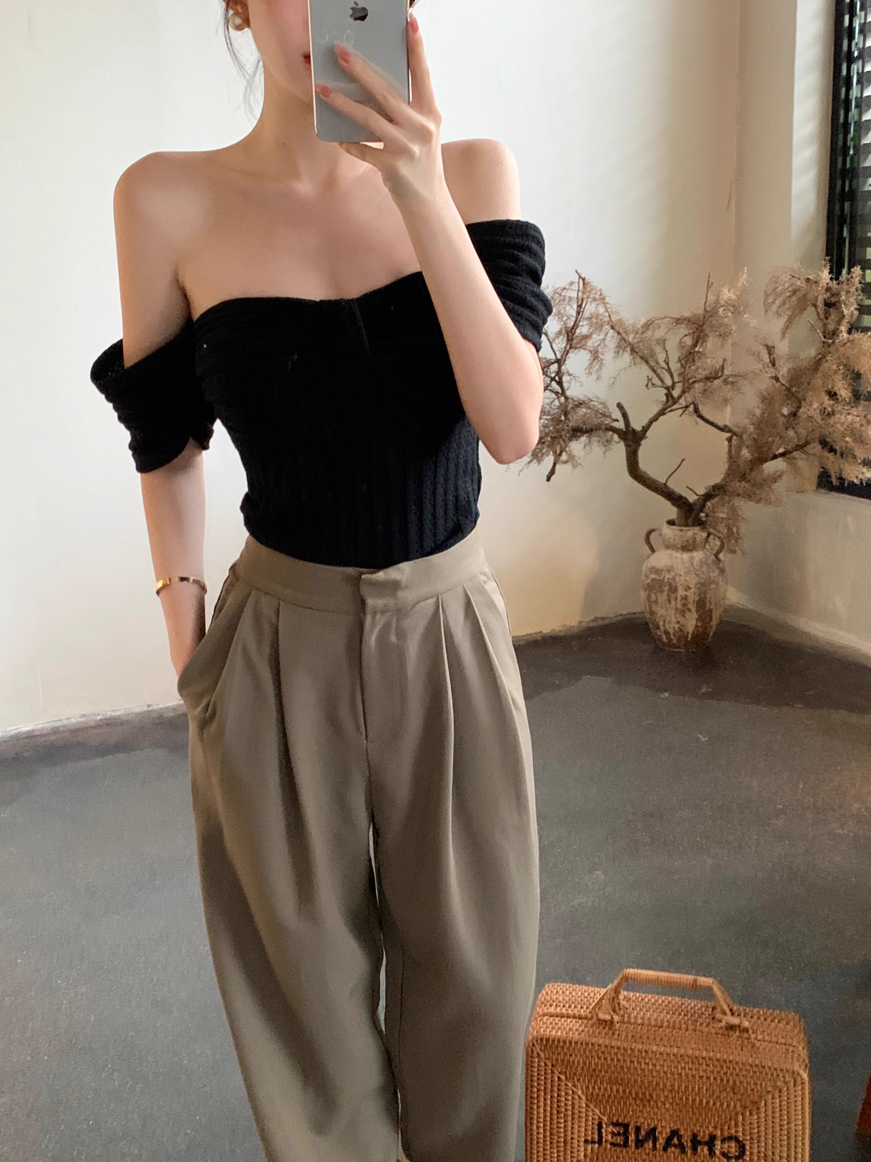 Has shipped 2025 autumn new style sexy pure style one-shoulder strapless pleated bow slim fit short