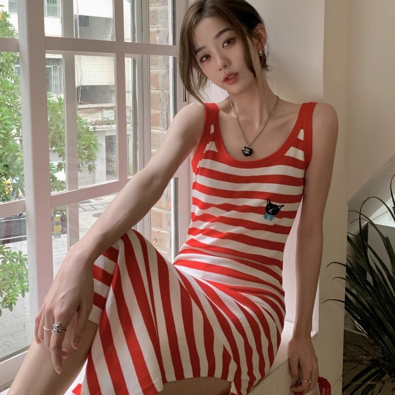 Shipped Summer design, love hollow T-shirt, red striped suspender skirt, slim and fashionable skirt