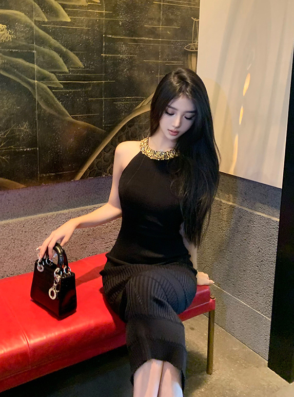 Shipped New high-end simple heavy industry slim-looking knitted sweater dress for spring 2025